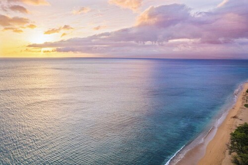 ICC 30 Remodeled 2BD Cottage with Central AC across Kahekili Beach