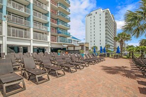 Property grounds - Paradise Resort condo with indoor & outdoor pools, tiki bar & beach access (Myrtle Beach)