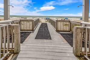 Property grounds - Paradise Resort condo with indoor & outdoor pools, tiki bar & beach access (Myrtle Beach)