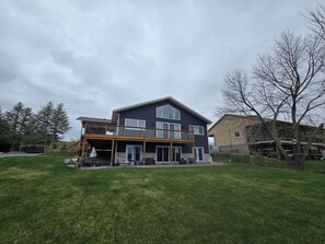 Exterior - Lakefront Home With Wheelchair Access, Private Boat Launch, Clean and New (Roseneath)