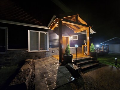 Lakefront Home With Wheelchair Access, Private Boat Launch, Clean and New