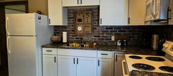 Cozy apartment with full kitchen, patio, grill & convenient location