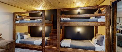 1 bedroom, iron/ironing board, Internet, bed sheets