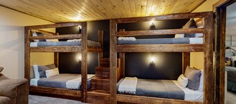 Cozy apartment with full kitchen, patio, grill & convenient location