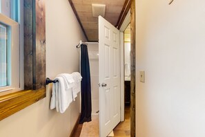 Interior - Cozy apartment with full kitchen, patio, grill & convenient location (Del Norte)