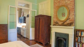 1 habitación, tabla de planchar con plancha, wifi y ropa de cama