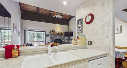 Conveniently located condo with loft, fully stocked kitchen, balcony, wifi & TV