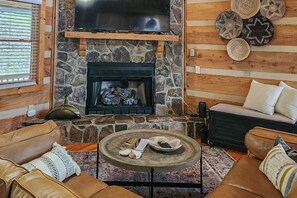 Tv, pejs, dvd-afspiller, bordfodbold