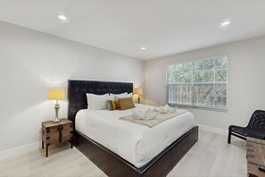 3 slaapkamers, een strijkplank/strijkijzer, wifi, beddengoed