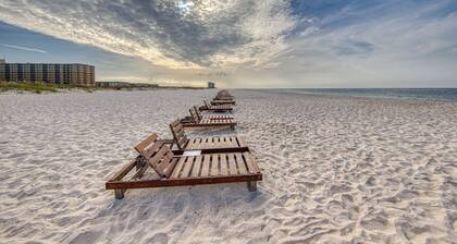 Pool view studio with onsite sauna, beach access, hot tub, and gym