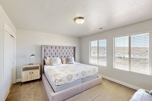 4 Schlafzimmer, Bügeleisen/Bügelbrett, Internetzugang, Bettwäsche