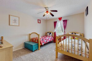 7 bedrooms, iron/ironing board, internet, bed sheets