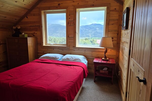 2 bedrooms, iron/ironing board, Internet, bed sheets