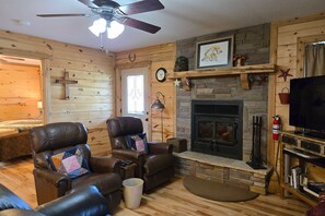 TV, peis, DVD-spiller og filmbibliotek