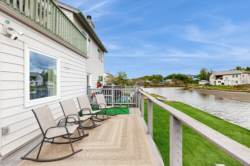 Lakefront Luxury on Campbell Lake – Spacious Anchorage Escape with Stunning View