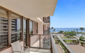 Property grounds - Chic 3 Bedroom Condo by the Sea with Resort Amenities, Pools and Gym 715 (Miami Beach)