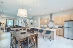 Mikrowelle, Ofen, Herdplatte, Geschirrspüler