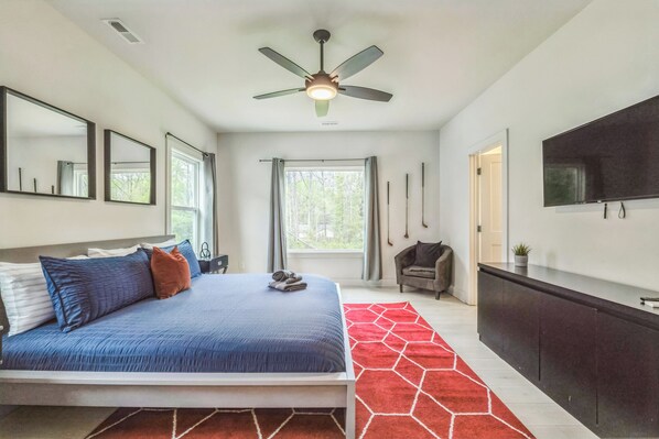 3 bedrooms, iron/ironing board, WiFi, bed sheets