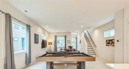 Spacious 3BR, King Suite w Pool Table - Mins to NoDa & UPTOWN