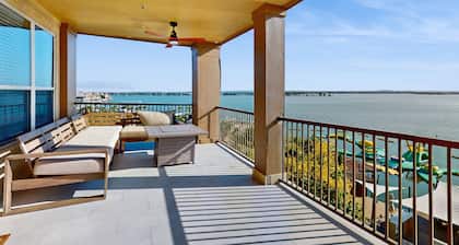 Stunning lakefront home on Lake LBJ with private balconies - close to Yacht Club