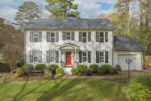 Exterior - Fire pit - 6 Min to North Hills - Screened Porch (Raleigh)