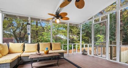 Fire pit - 6 Min to North Hills - Screened Porch