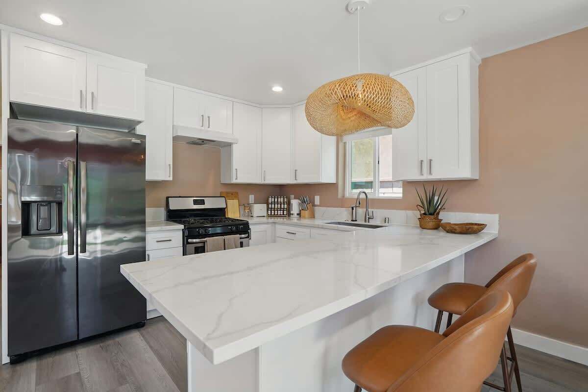 Fridge, oven, stovetop, dishwasher