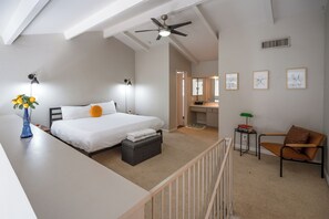 1 bedroom, desk, iron/ironing board, free WiFi - Vintage Stay, 1BR Old Town Scottsdale Retreat (Scottsdale)