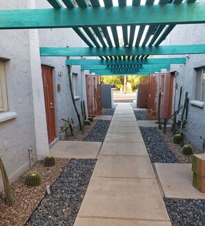 Property grounds - Vintage Stay, 1BR Old Town Scottsdale Retreat (Scottsdale)