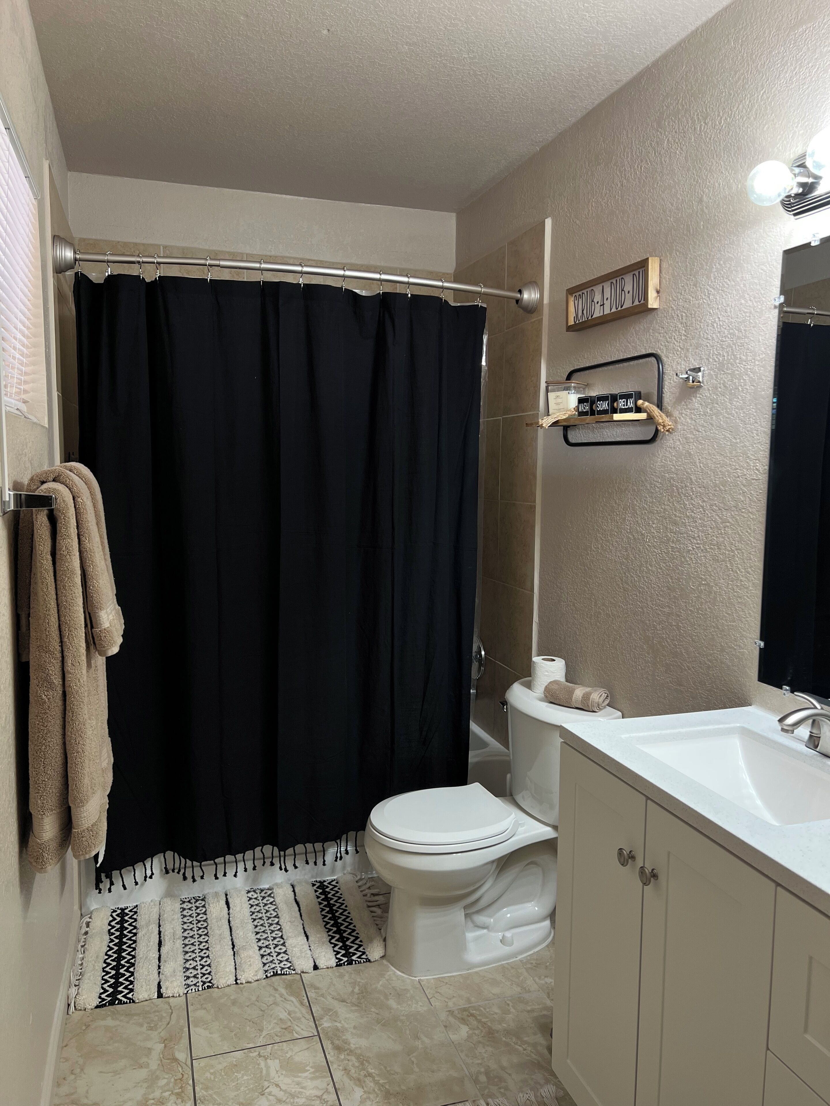 吹风机、毛巾、肥皂、卫生纸