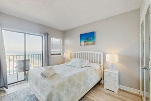 2 soverom, strykejern/-brett, internettilgang og sengetøy