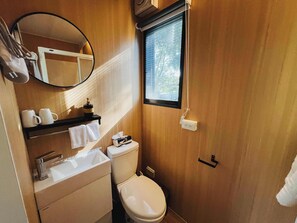 Shower, hair dryer, towels - Kenting Konggu Valley Retreat Hut 3 By Tiny Away (墾丁空谷山崌小宅3) (Hengchun Township)