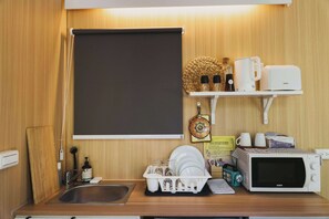 Fridge, microwave, stovetop, coffee/tea maker