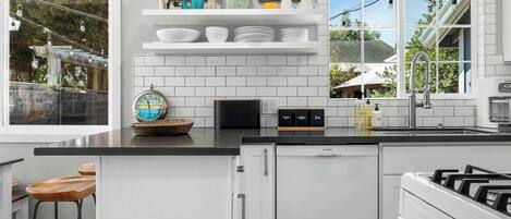 Coffee/tea maker, fridge, microwave, oven