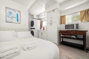2 bedrooms, iron/ironing board, WiFi, bed sheets - 1960's Rio Del Mar Beach House - Stunning Views! (Aptos)