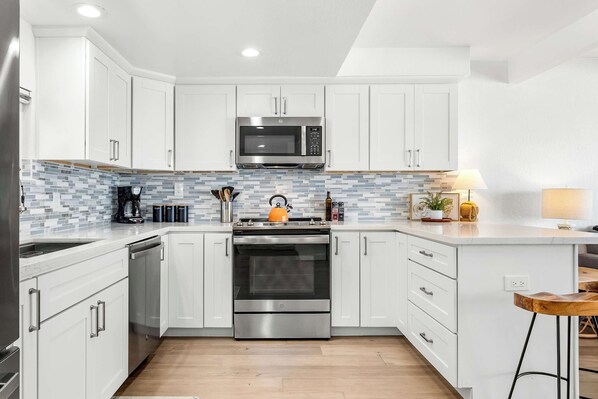 Fridge, microwave, oven, stovetop