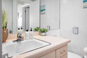 Shower, hair dryer, towels - 1960's Rio Del Mar Beach House - Stunning Views! (Aptos)
