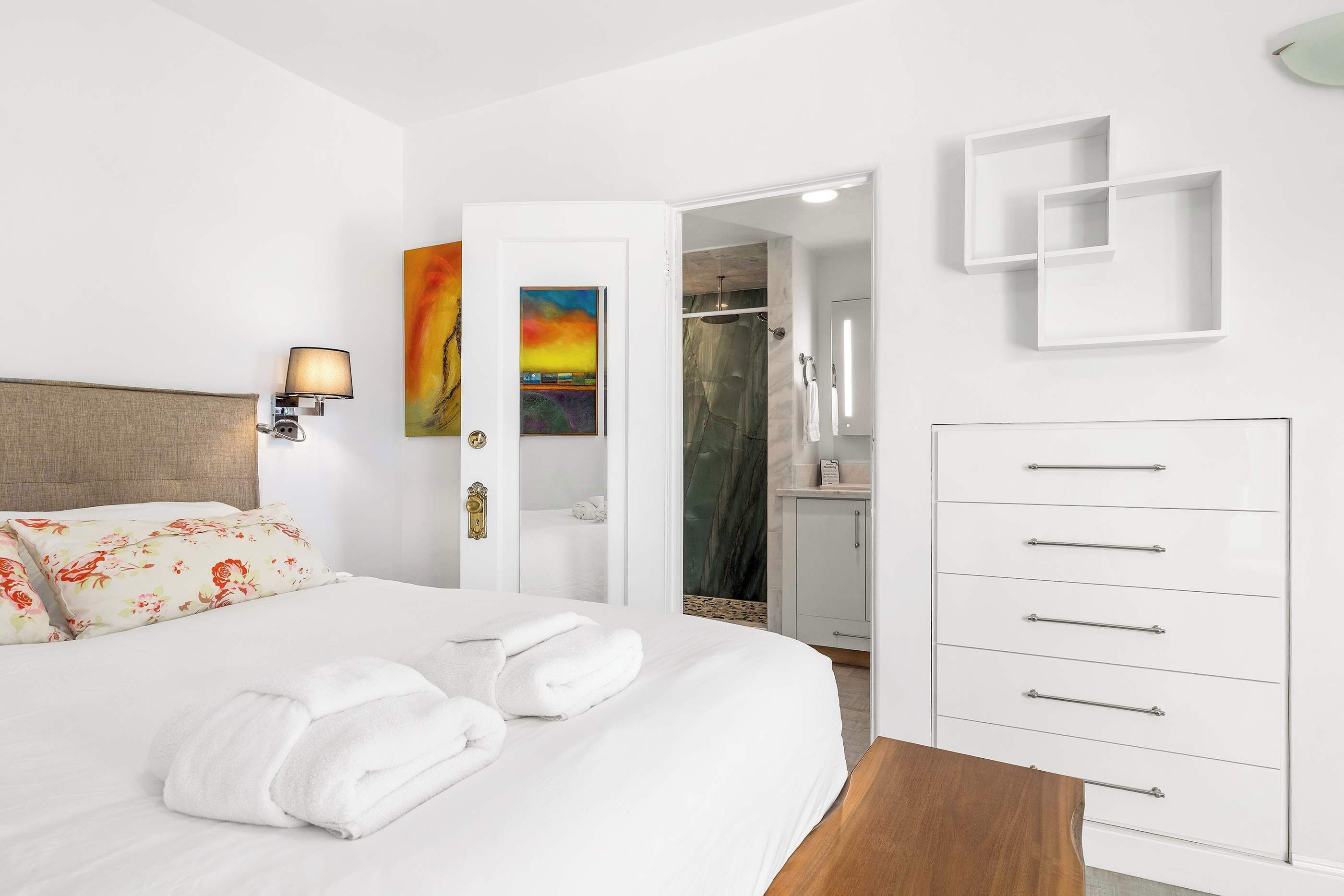 3 bedrooms, desk, iron/ironing board, WiFi