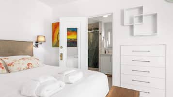 3 bedrooms, desk, iron/ironing board, WiFi