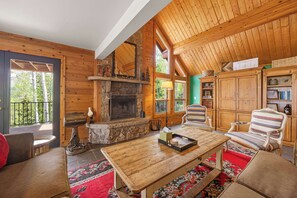 Televisie, een dvd-speler en een kantoor