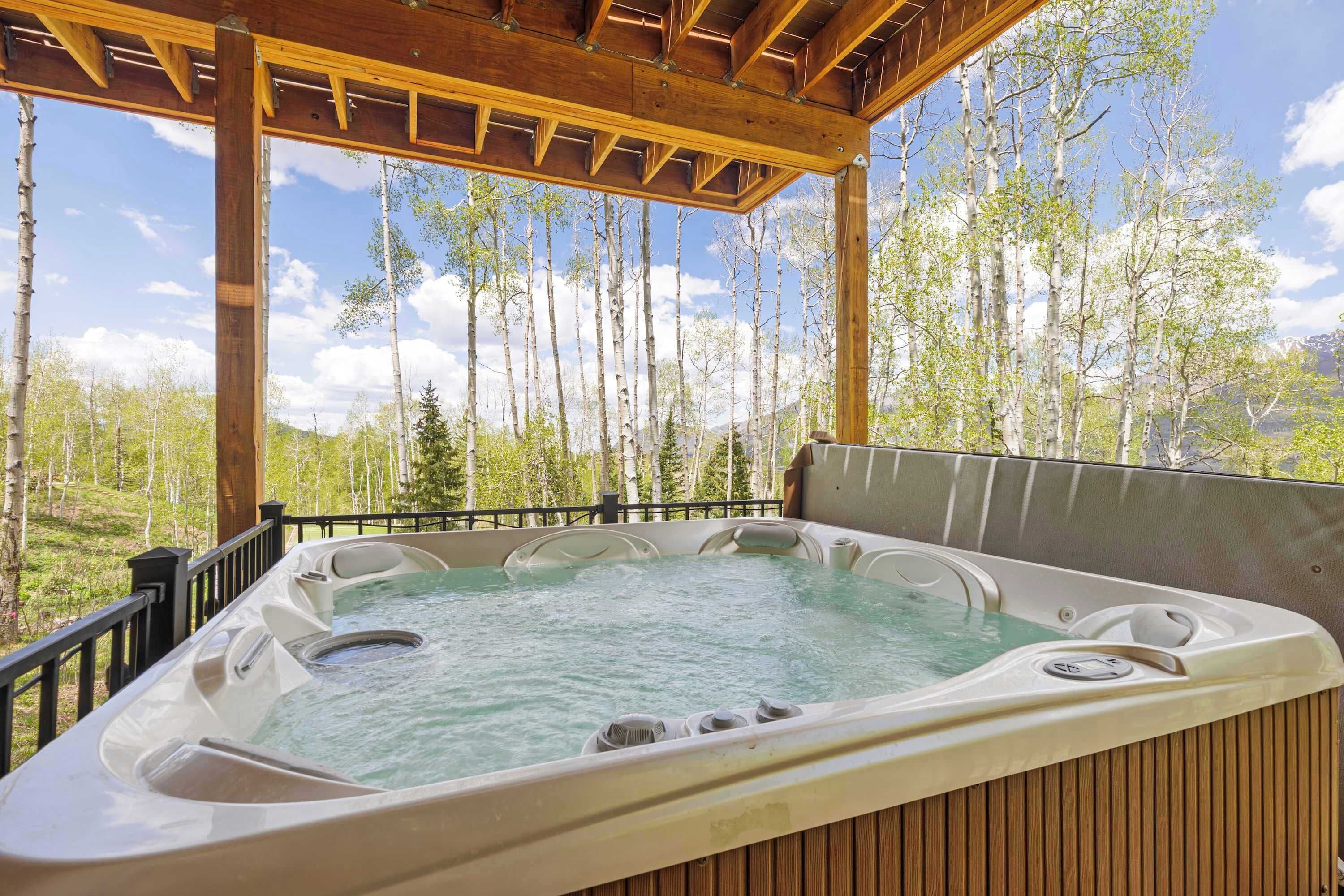 Tina de hidromasaje al aire libre