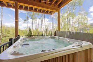 Tina de hidromasaje al aire libre