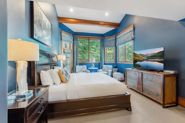 4 bedrooms, iron/ironing board, WiFi, bed sheets