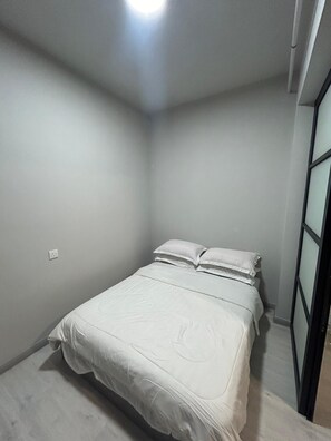 2 bedrooms, iron/ironing board, free WiFi