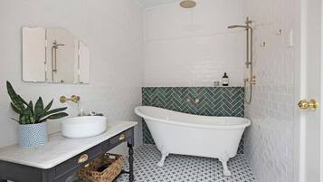 Shower, hair dryer, towels, shampoo