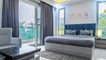 Studio, vue ville | Coffres-forts dans les chambres, bureau