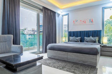 Studio, City View | In-room safe, desk, laptop workspace, blackout drapes