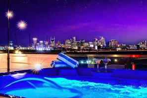 Outdoor spa tub - CMA Fest two rooftop hot tubs, karaoke lounges, game rooms near Broadway (Nashville)