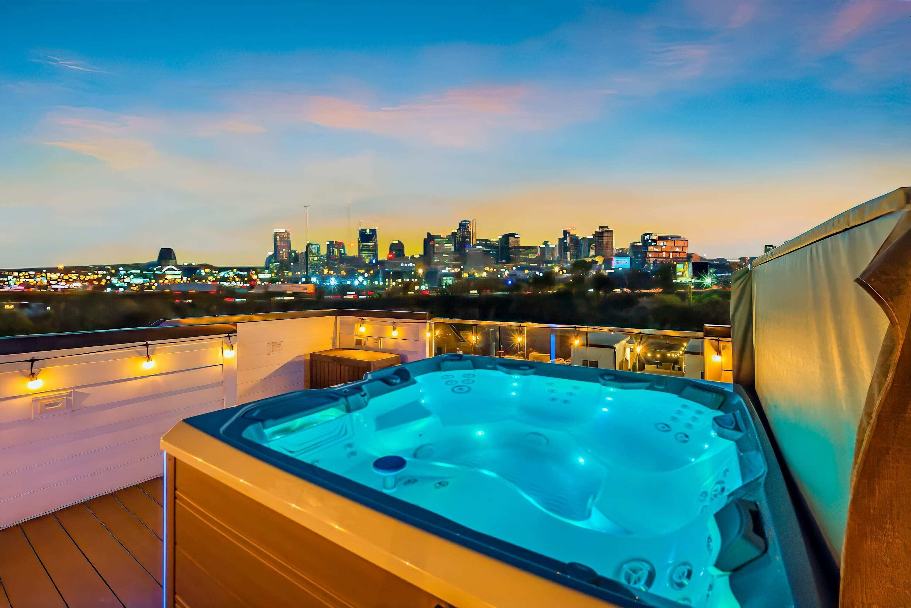 Banyera d'hidromassatge a l'aire lliure