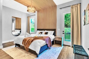 8 bedrooms, desk, iron/ironing board, WiFi